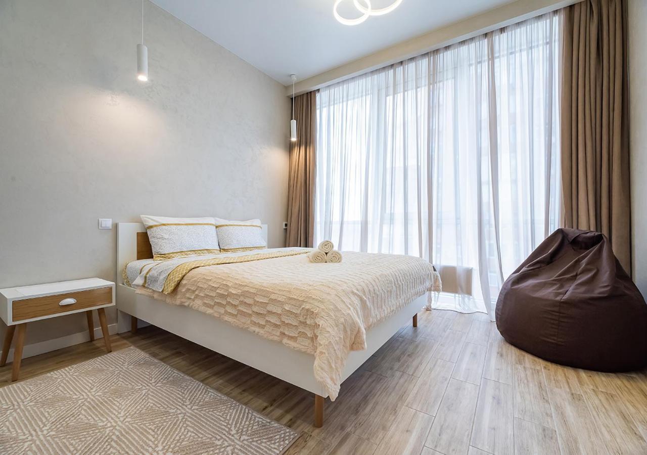 Дизайнерская квартира на Оболони в новом доме ЖК Smart Plaza Obolon Київ Екстер'єр фото